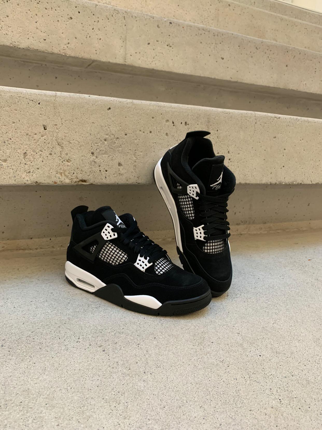 Jordan 4s White Thunder